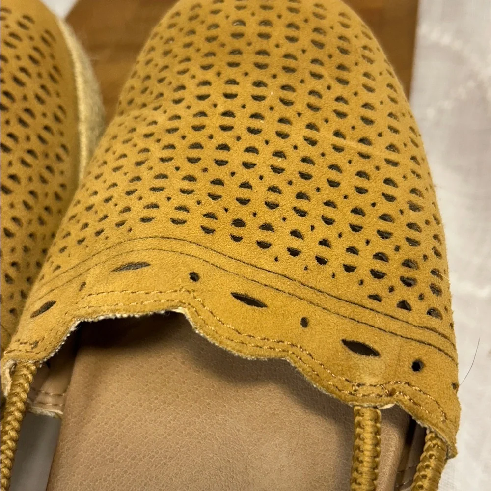 NWOT Earth leather wedge sling back wedge shoes espadrille